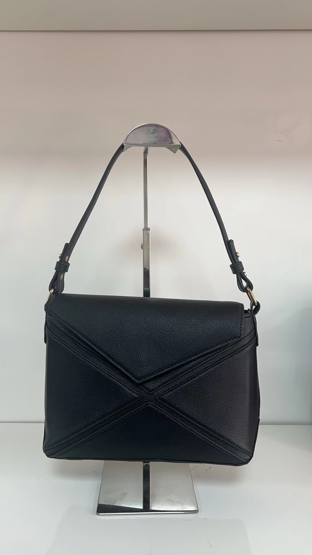 2024 Simple and Classic Shoulder and Medium-sized Handle Bag