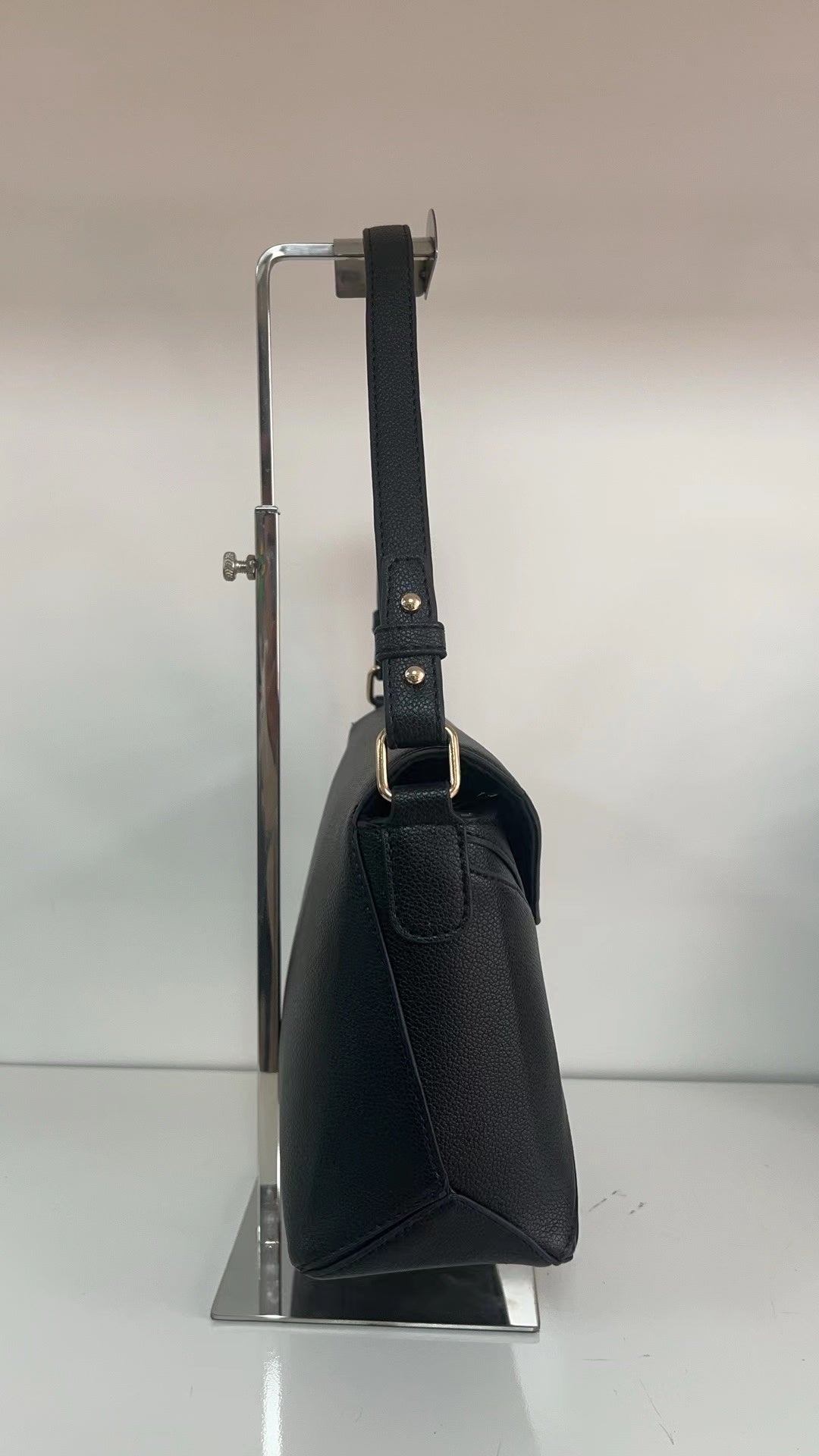 2024 Simple and Classic Shoulder and Medium-sized Handle Bag