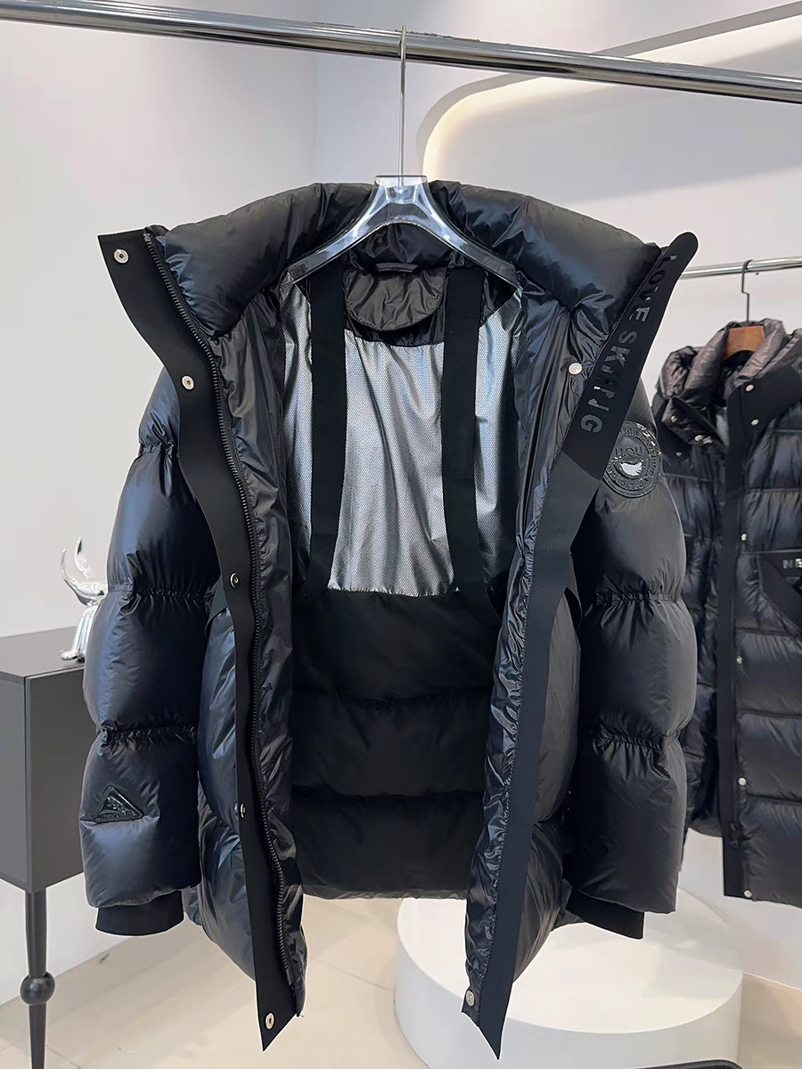 European goods shiny black-gold down jacket