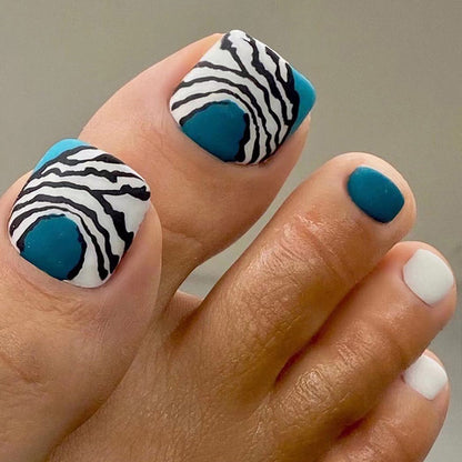 Wearing Nail Art Blue Black and White Line Toenail Wearing Nail