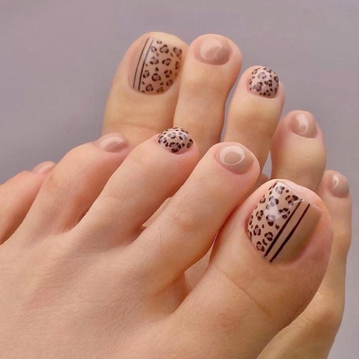 Light Brown Leopard Print Line Nail Art Nail Tips Wearing Nail Art